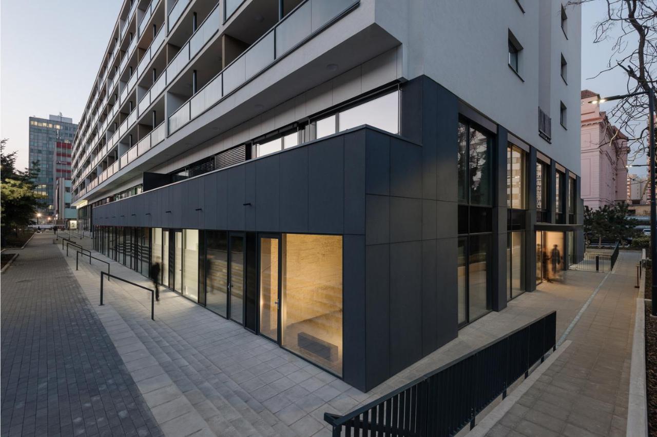 Central Point By Zoom Apartments Братислава Экстерьер фото