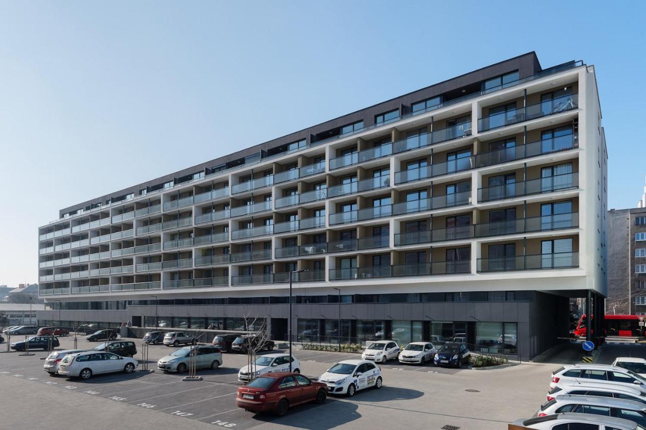 Central Point By Zoom Apartments Братислава Экстерьер фото